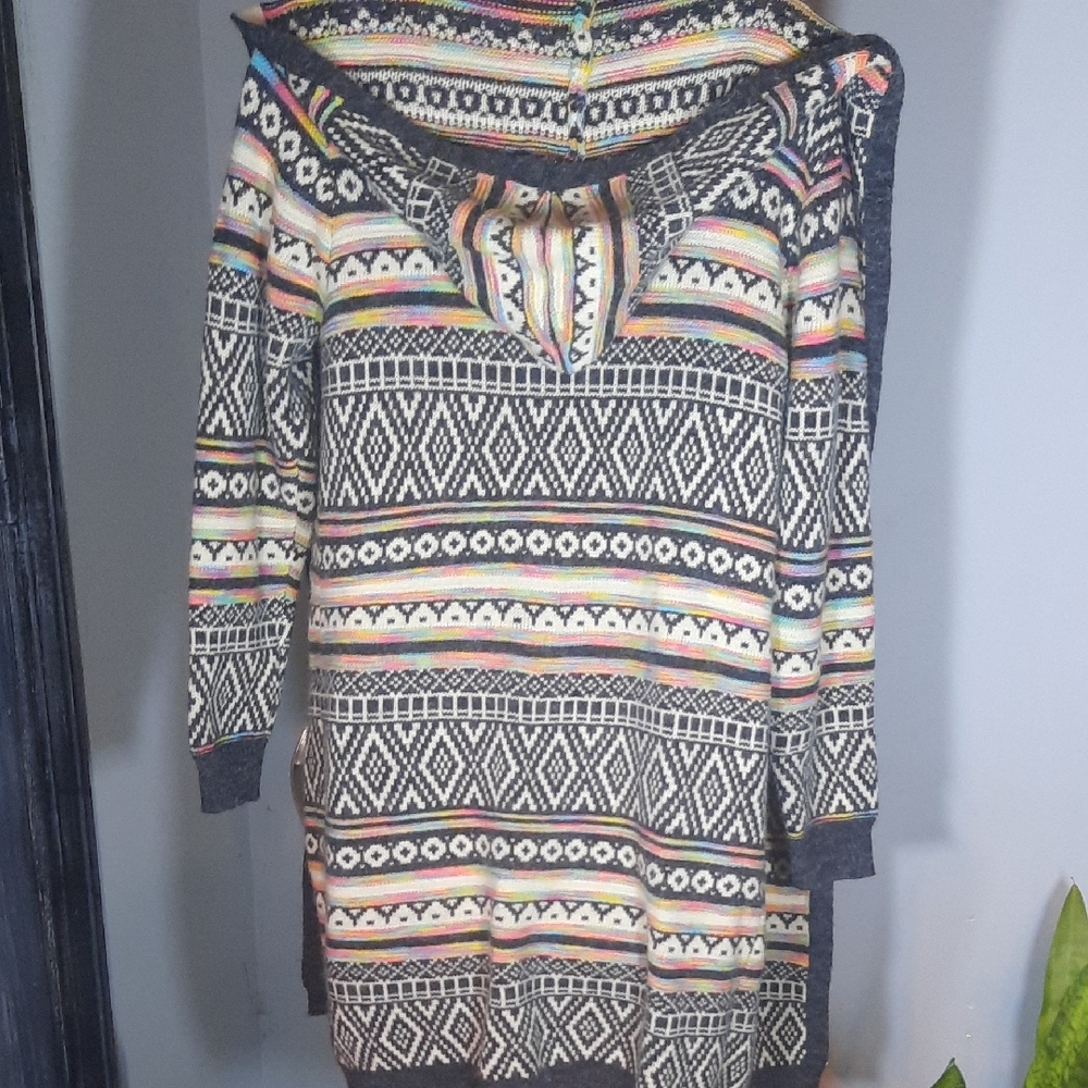 Monteau Black and White Knit Top